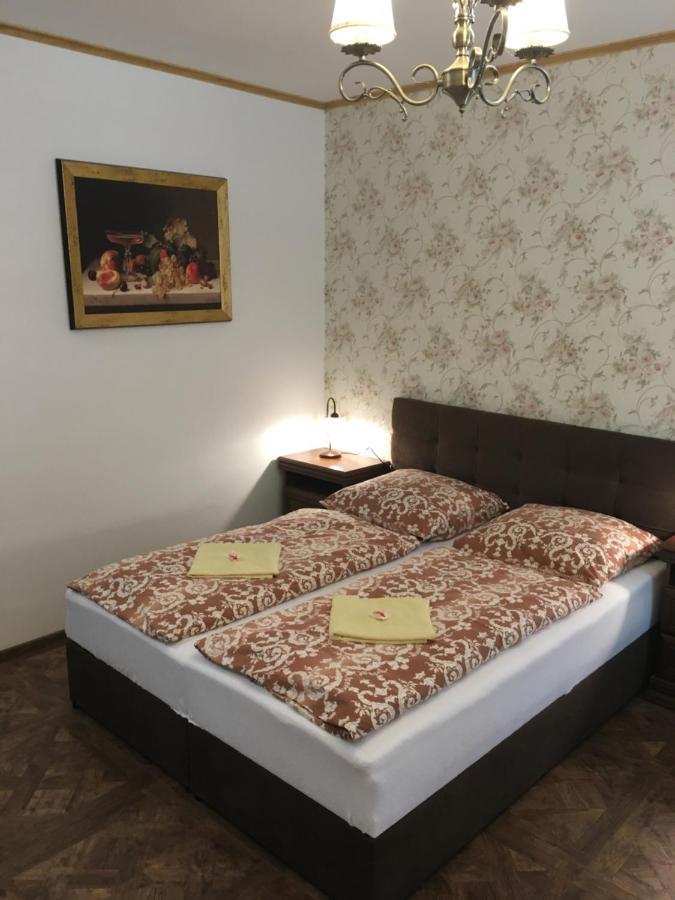 Bynovecky Zamecek Hotel Luaran gambar