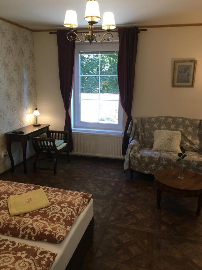 Bynovecky Zamecek Hotel Luaran gambar