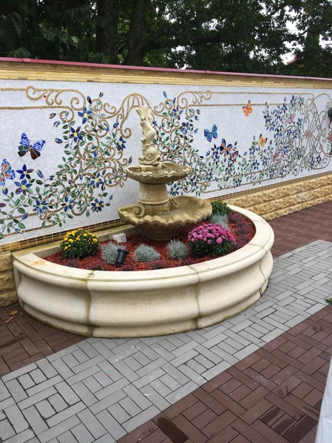 Bynovecky Zamecek Hotel Luaran gambar