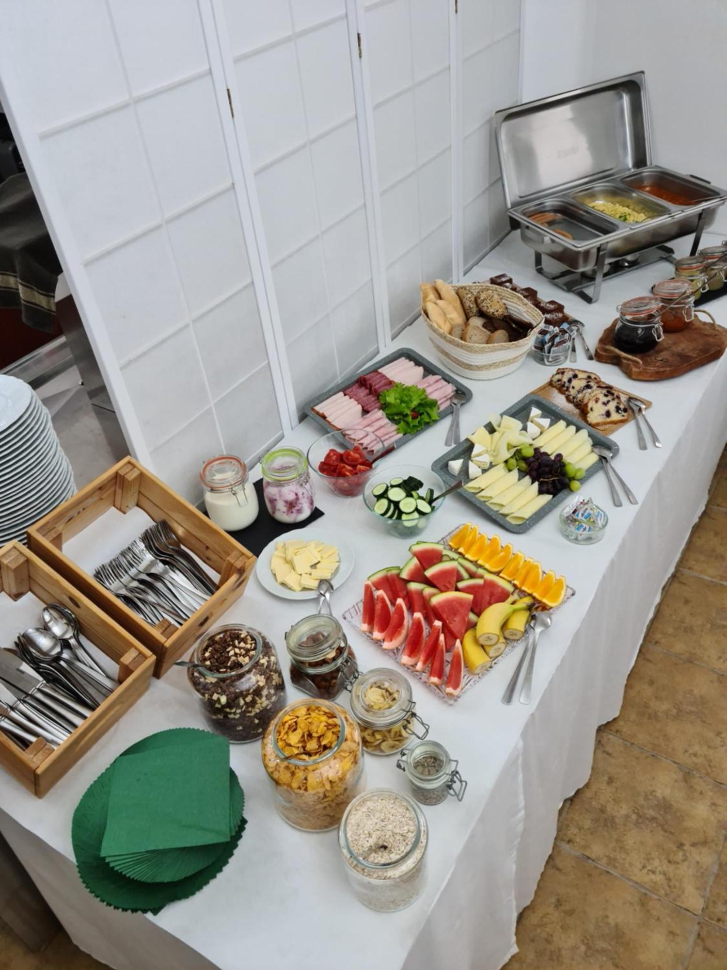 Bynovecky Zamecek Hotel Luaran gambar