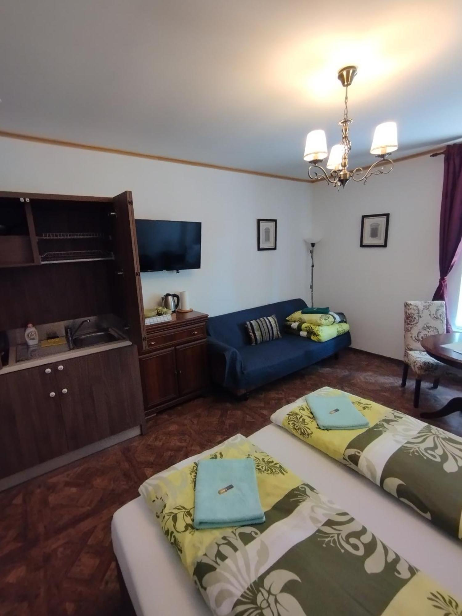 Bynovecky Zamecek Hotel Luaran gambar
