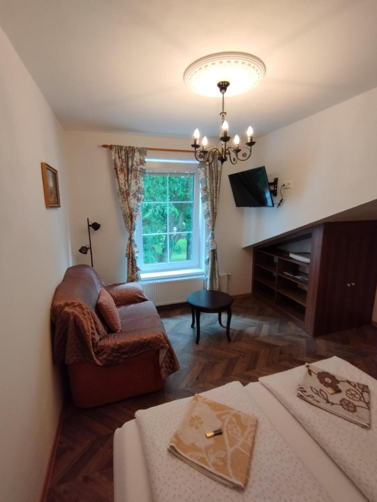 Bynovecky Zamecek Hotel Luaran gambar