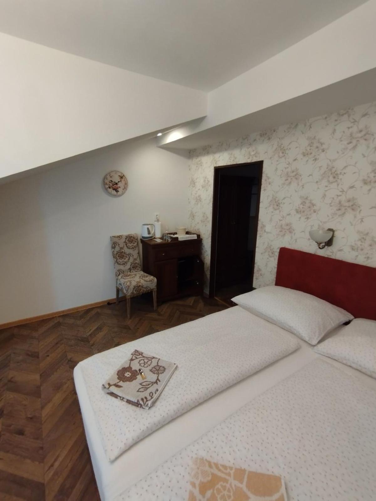 Bynovecky Zamecek Hotel Luaran gambar