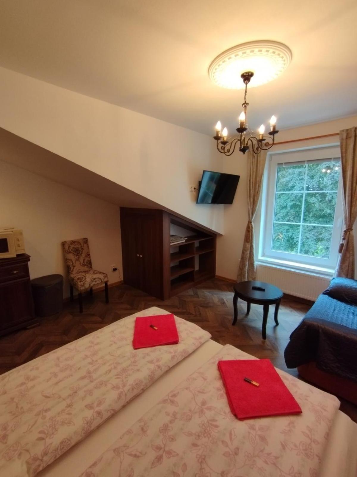 Bynovecky Zamecek Hotel Luaran gambar