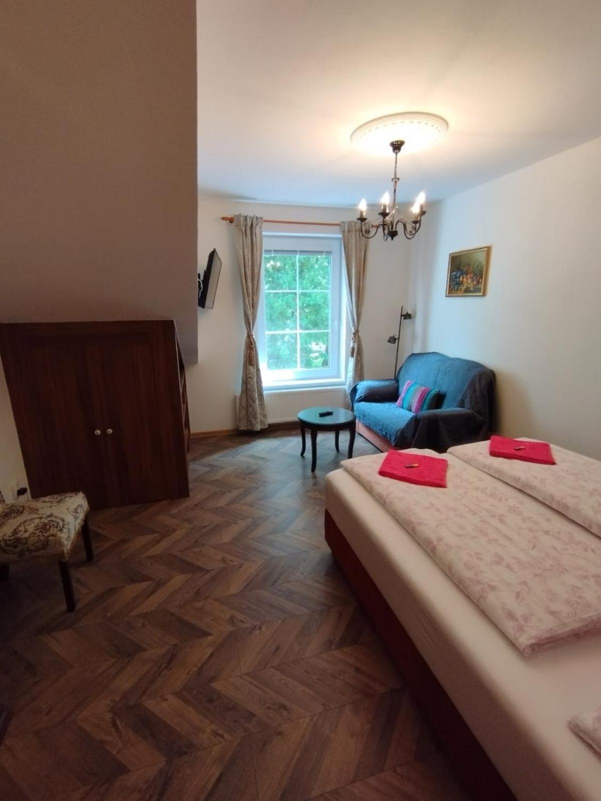 Bynovecky Zamecek Hotel Luaran gambar