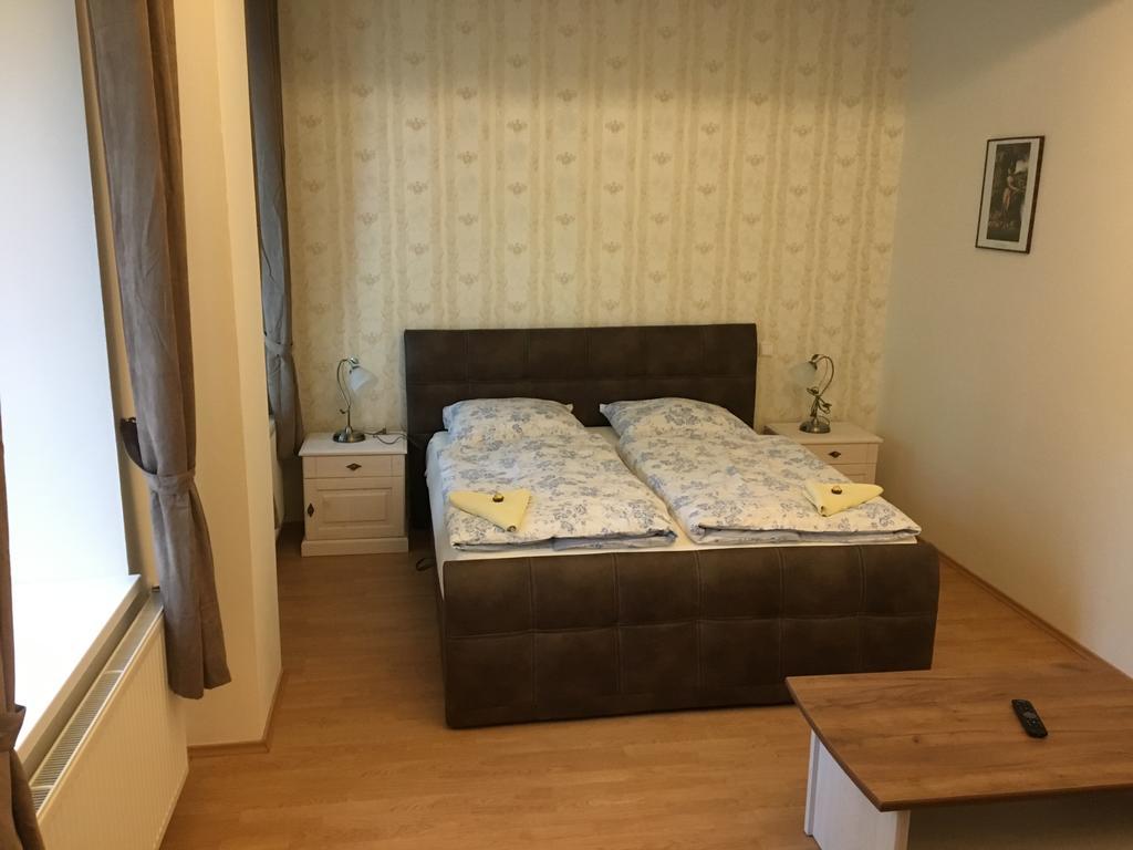 Bynovecky Zamecek Hotel Luaran gambar