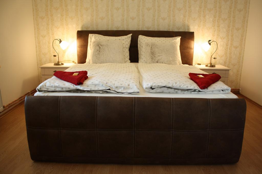 Bynovecky Zamecek Hotel Luaran gambar