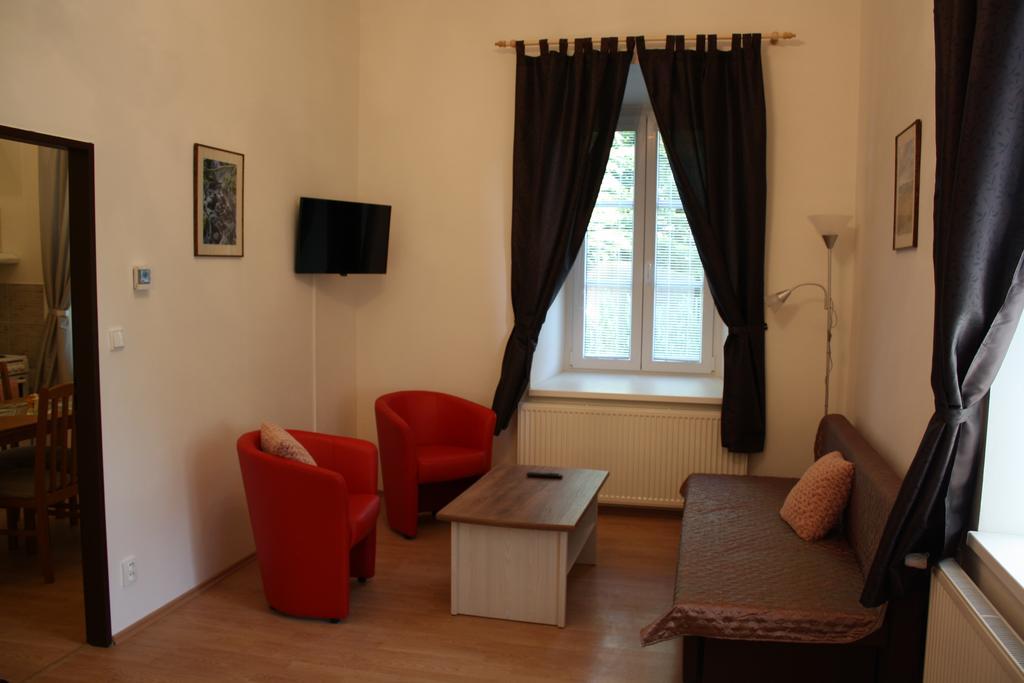 Bynovecky Zamecek Hotel Luaran gambar