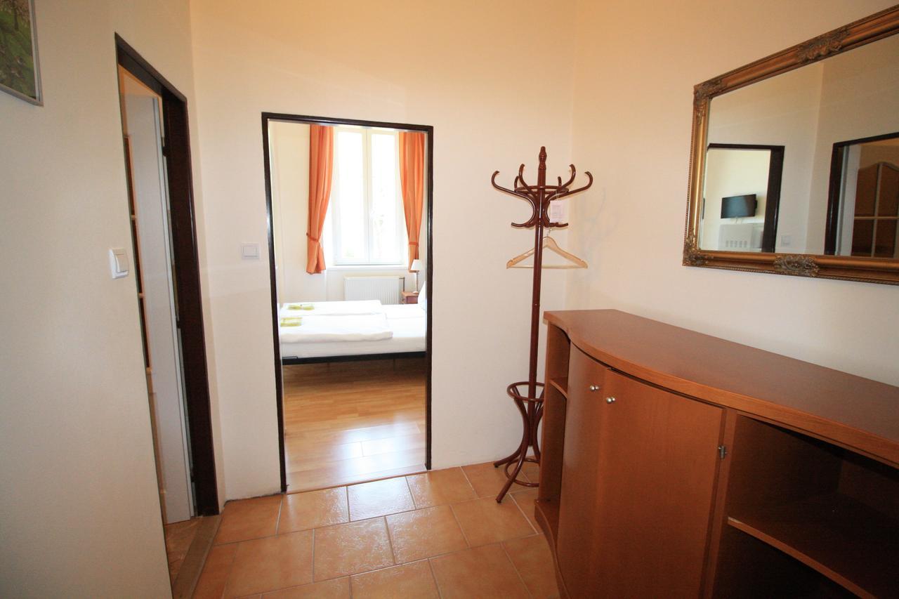 Bynovecky Zamecek Hotel Luaran gambar