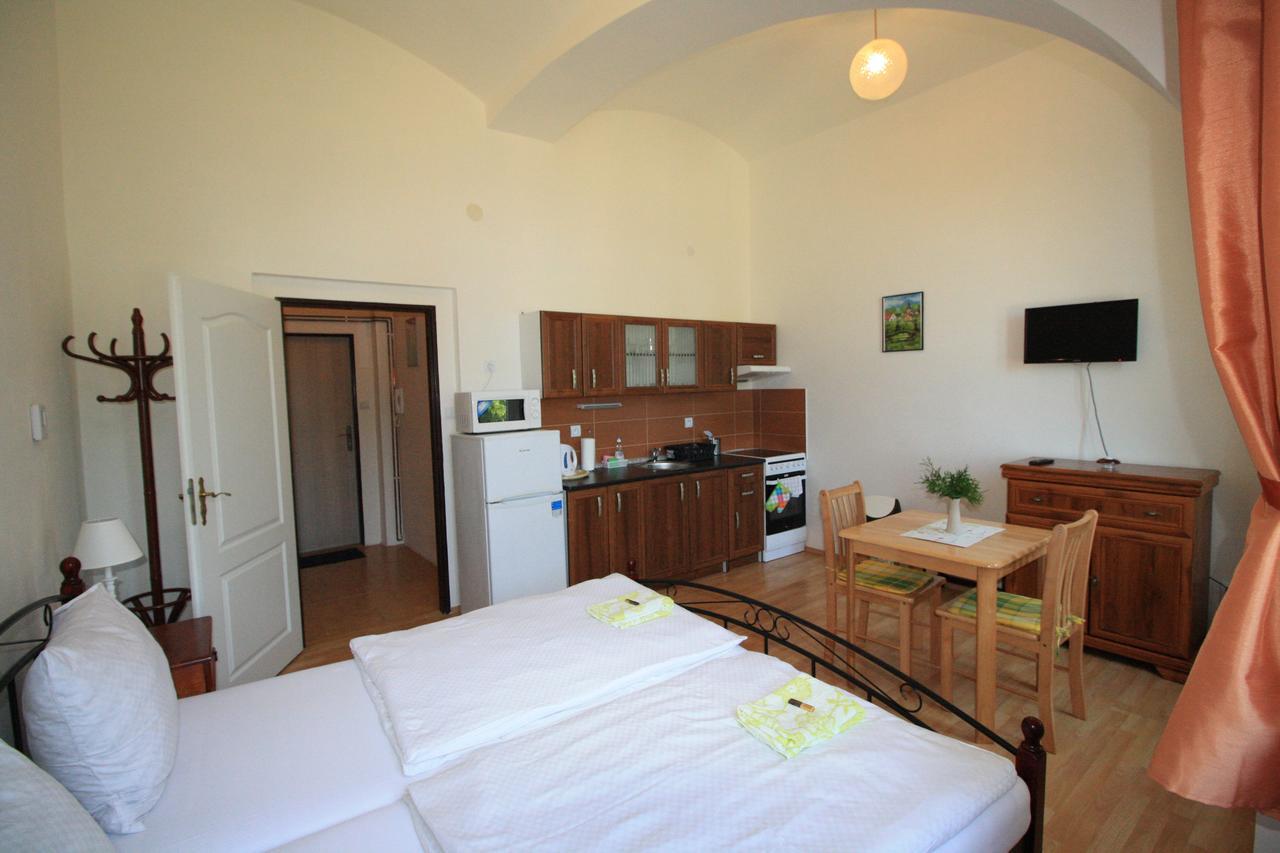 Bynovecky Zamecek Hotel Luaran gambar