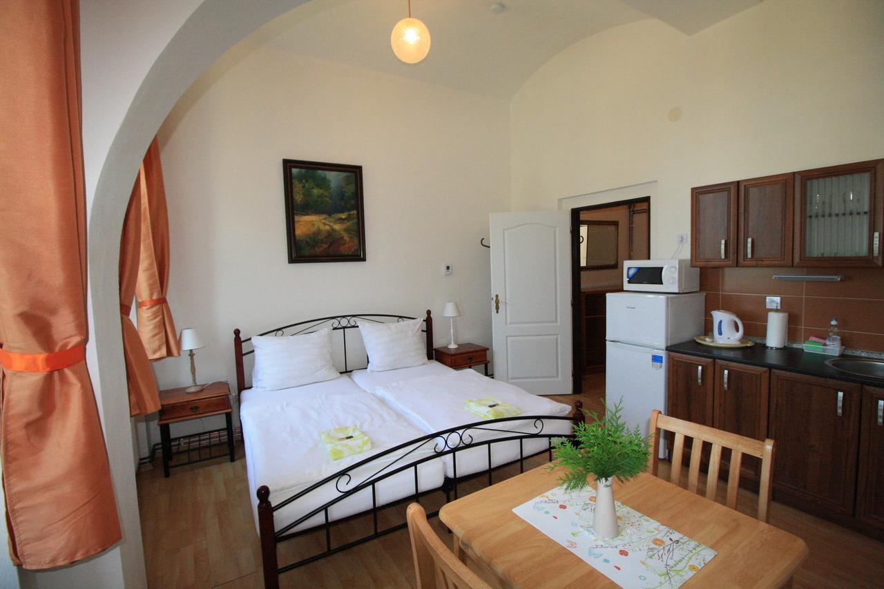 Bynovecky Zamecek Hotel Luaran gambar