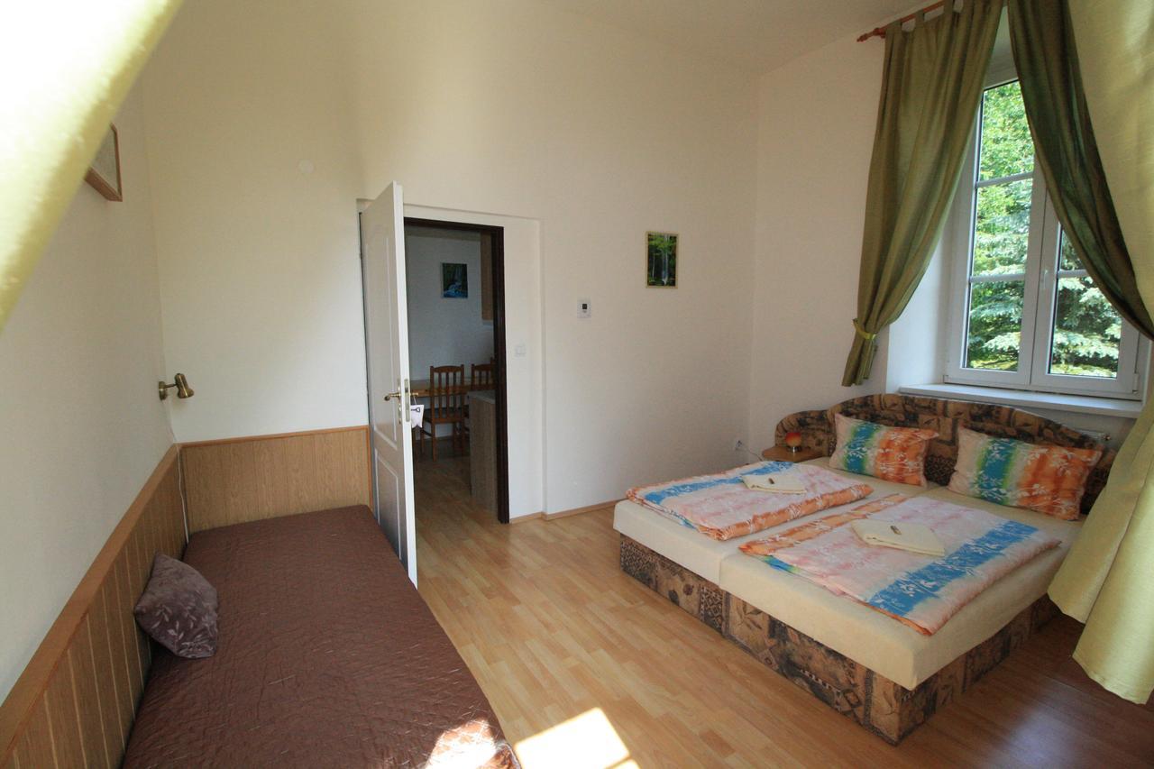 Bynovecky Zamecek Hotel Luaran gambar