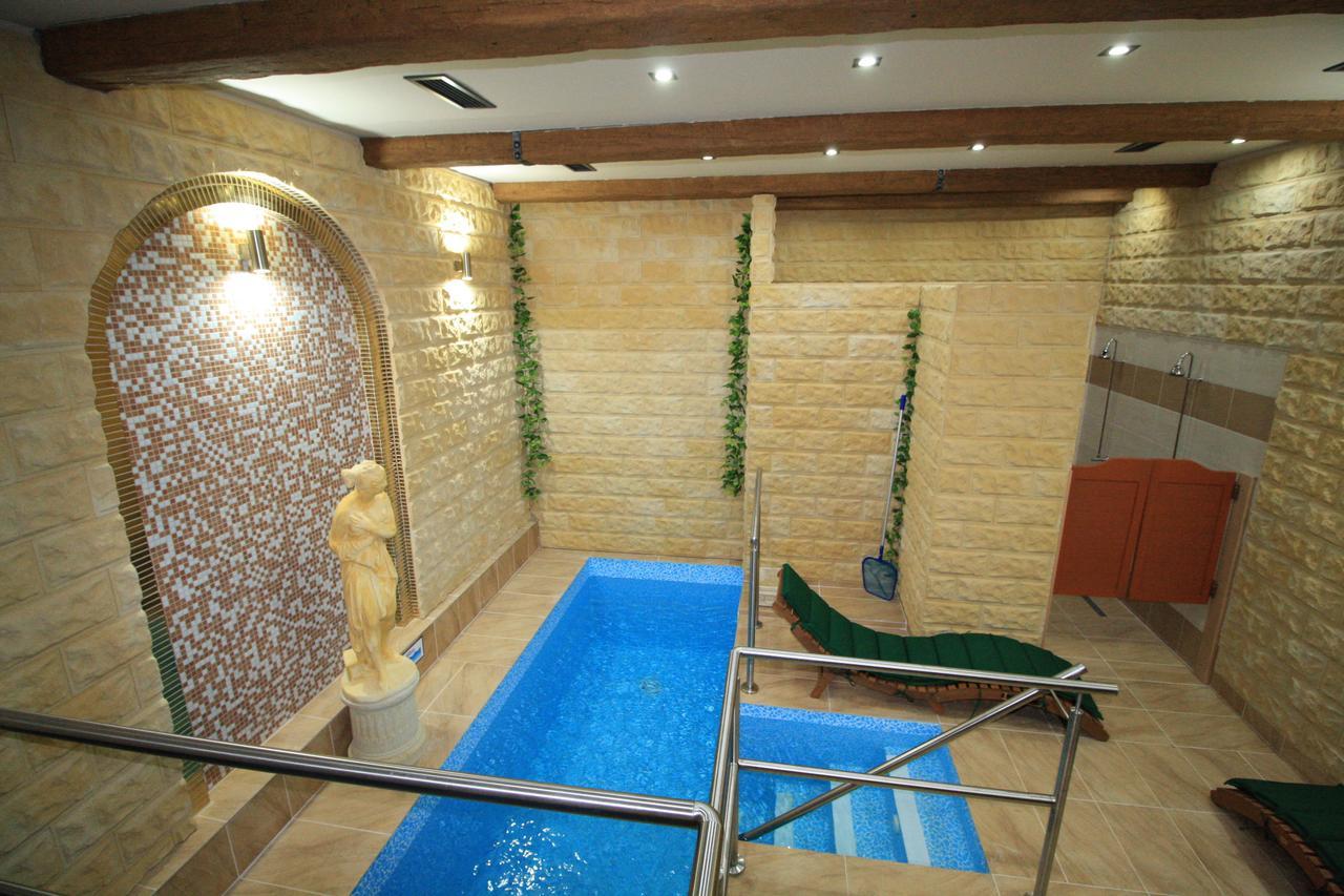 Bynovecky Zamecek Hotel Luaran gambar