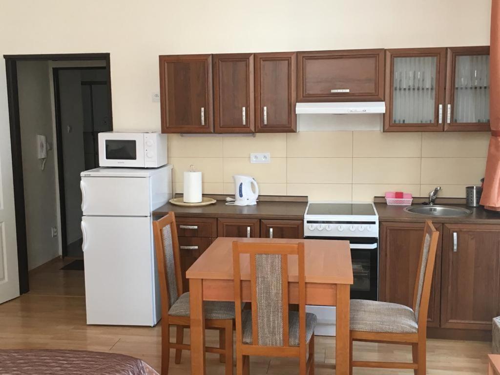 Bynovecky Zamecek Hotel Luaran gambar